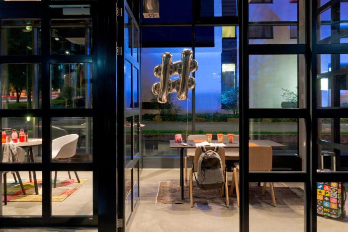 moxy stuttgart airport messe