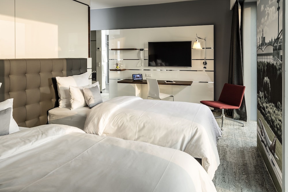airport plaza hotel hamburg