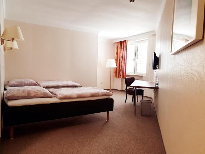 hotel pause