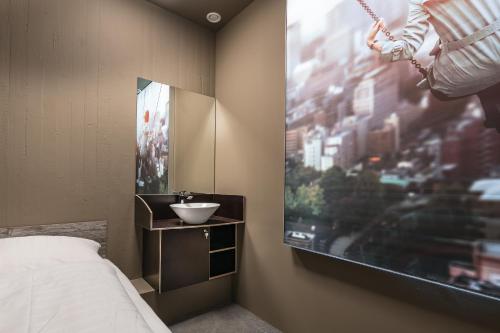 boxhotel goettingen app based hotel