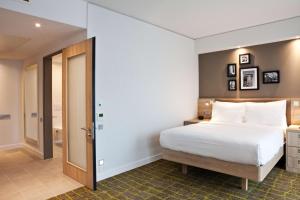hampton by hilton dortmund phoenix see