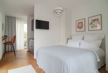 august the boardinghouse