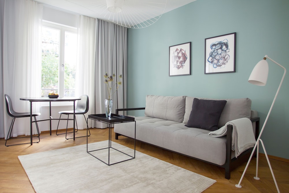 august the boardinghouse