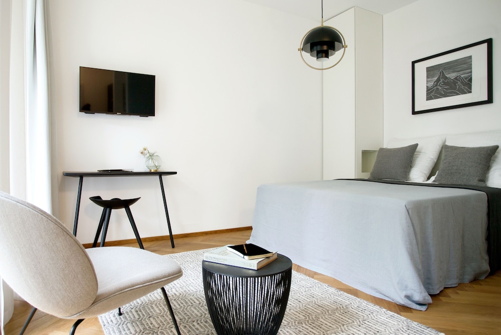 august the boardinghouse