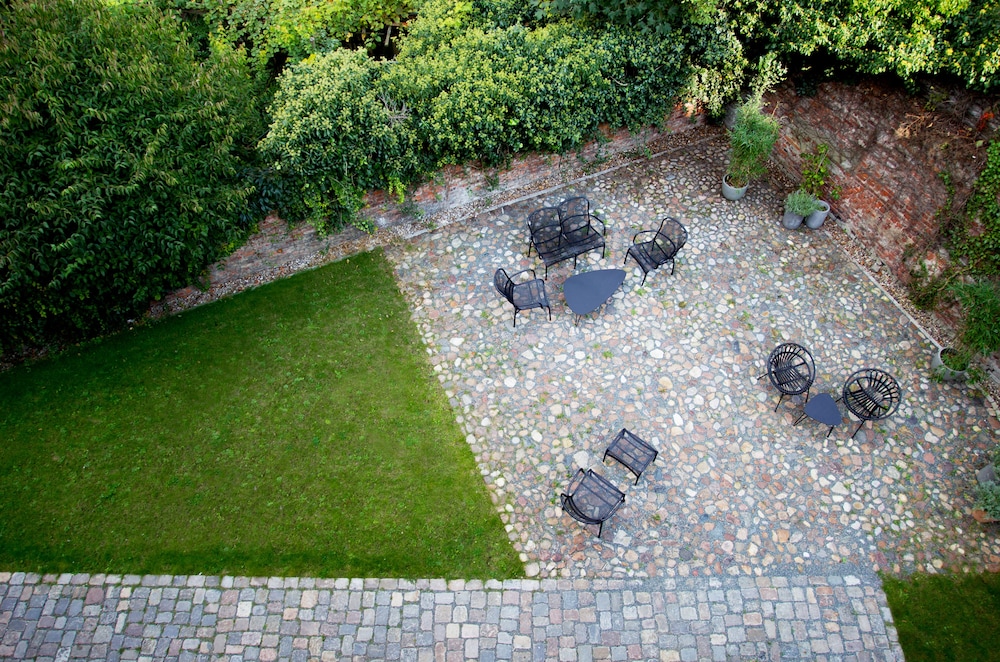 august the boardinghouse