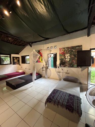 losmanos hostel