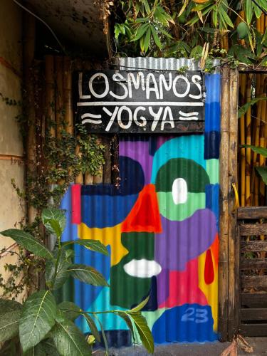 losmanos hostel