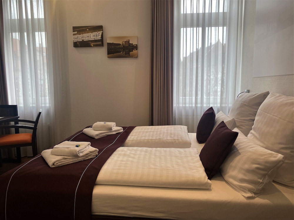 sevendays hotel boardinghouse