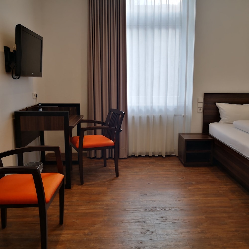 sevendays hotel boardinghouse