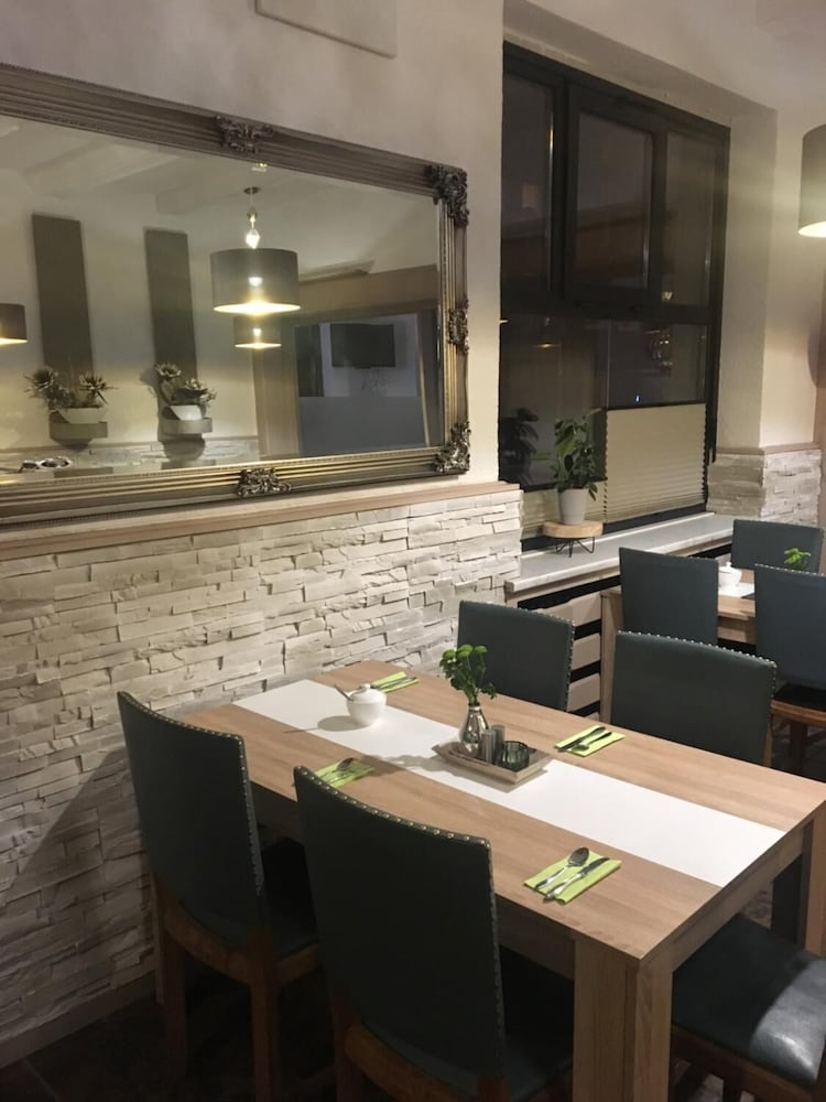 central hotel duisburg