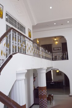 kingsbridge royale hotel