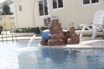 kingsbridge royale hotel