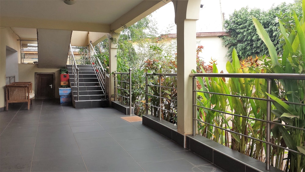 the golden apple guest house