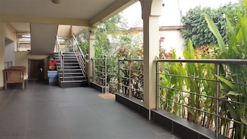 the golden apple guest house