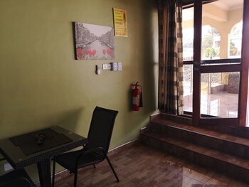the golden apple guest house