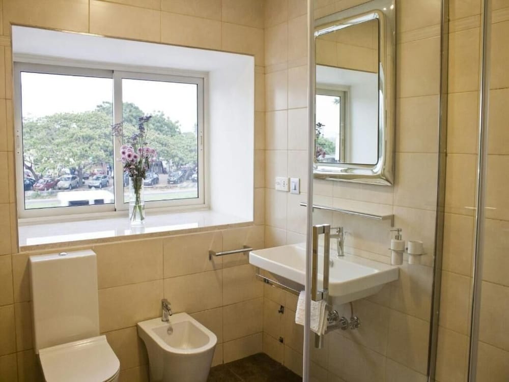 axis suites hotel