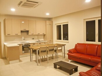 axis suites hotel