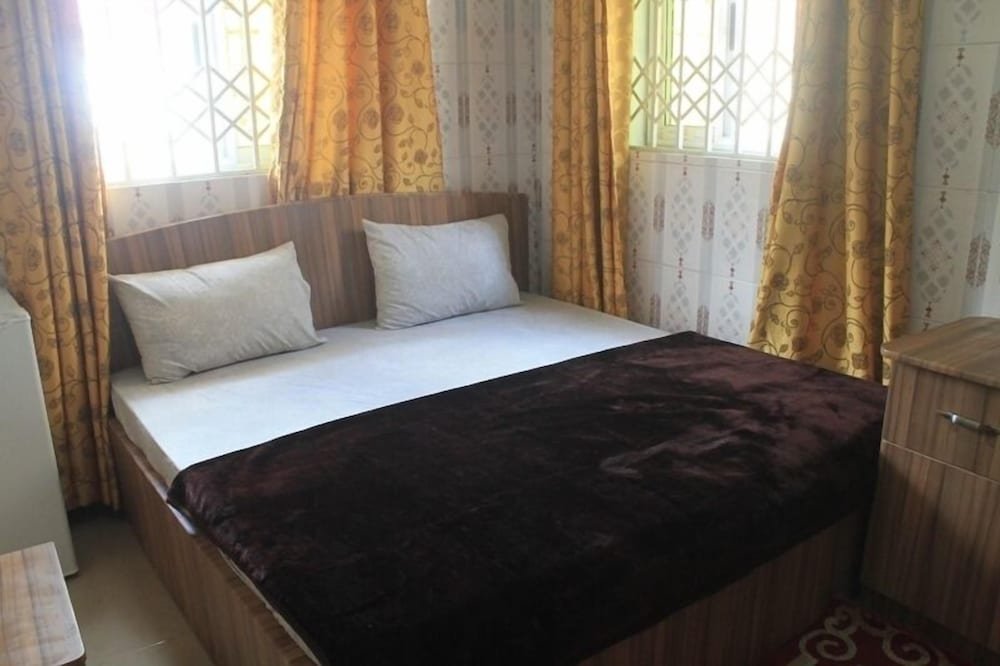 Adinkra City Hotel,Central Region>>Accra,3 star