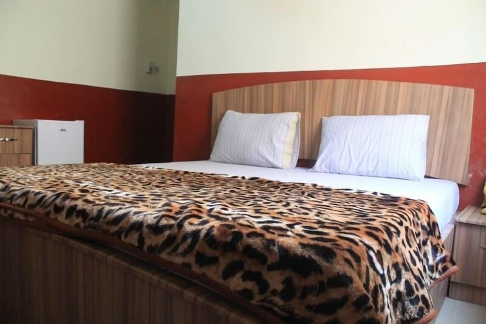 Adinkra City Hotel,Central Region>>Accra,3 star