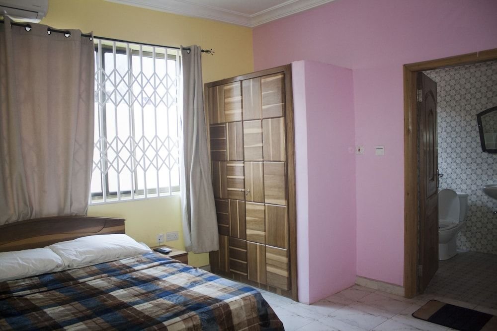 Peemarys Hotel,Adenta>>Accra,3 star