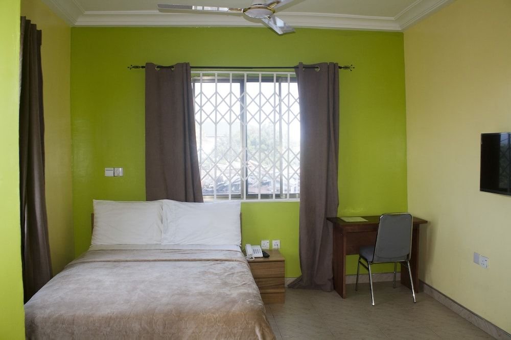 Peemarys Hotel,Adenta>>Accra,3 star