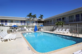 motel 6 lantana fl