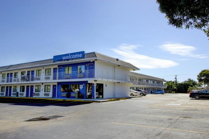 motel 6 lantana fl