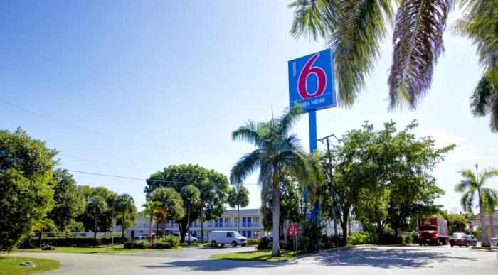 motel 6 lantana fl