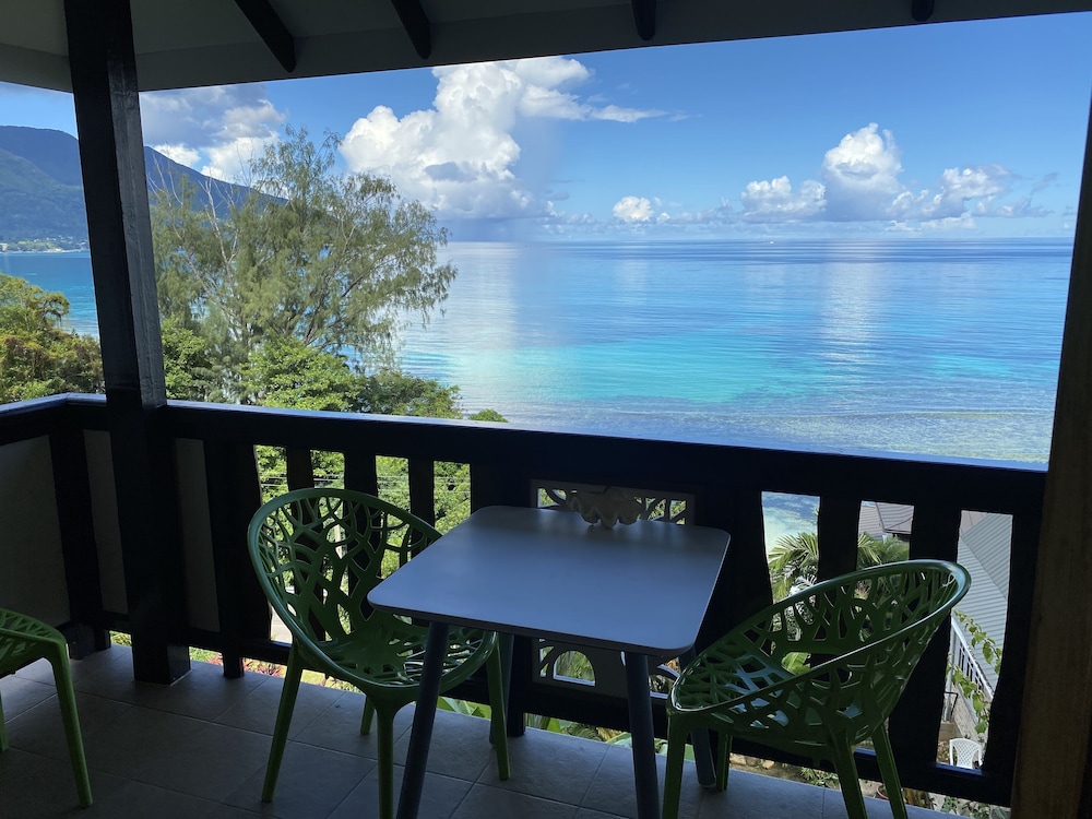 mouggae blues villas