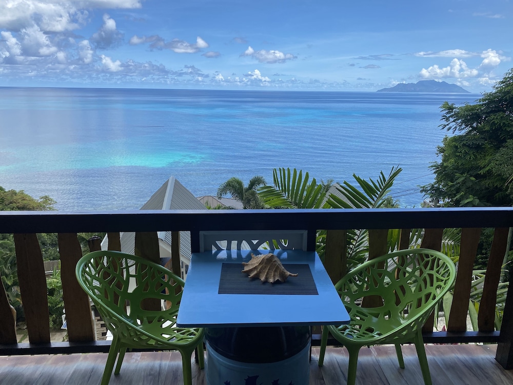 mouggae blues villas