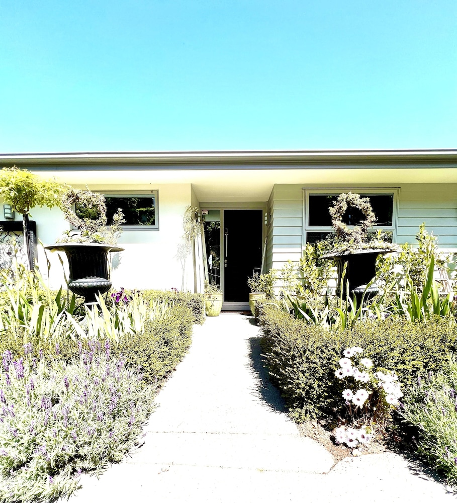 lyttelton boatique house