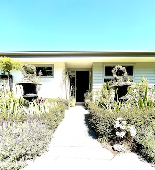 lyttelton boatique house