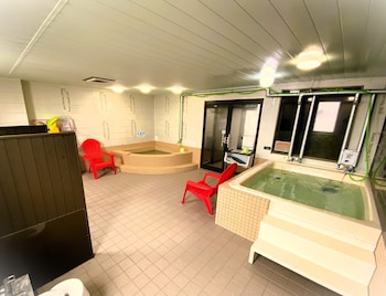 a gate hotel
