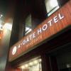 a gate hotel