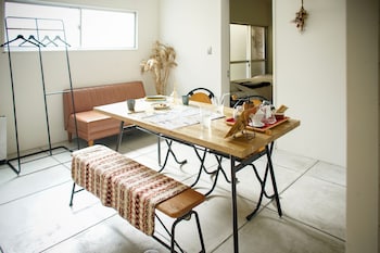 route cafe and petit hostel