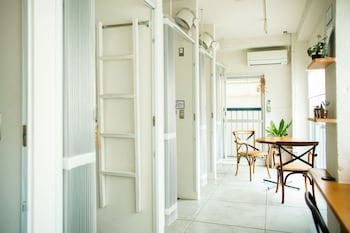 route cafe and petit hostel