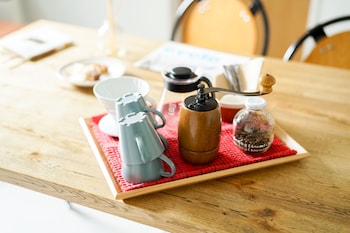 route cafe and petit hostel