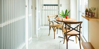 route cafe and petit hostel