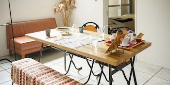 route cafe and petit hostel