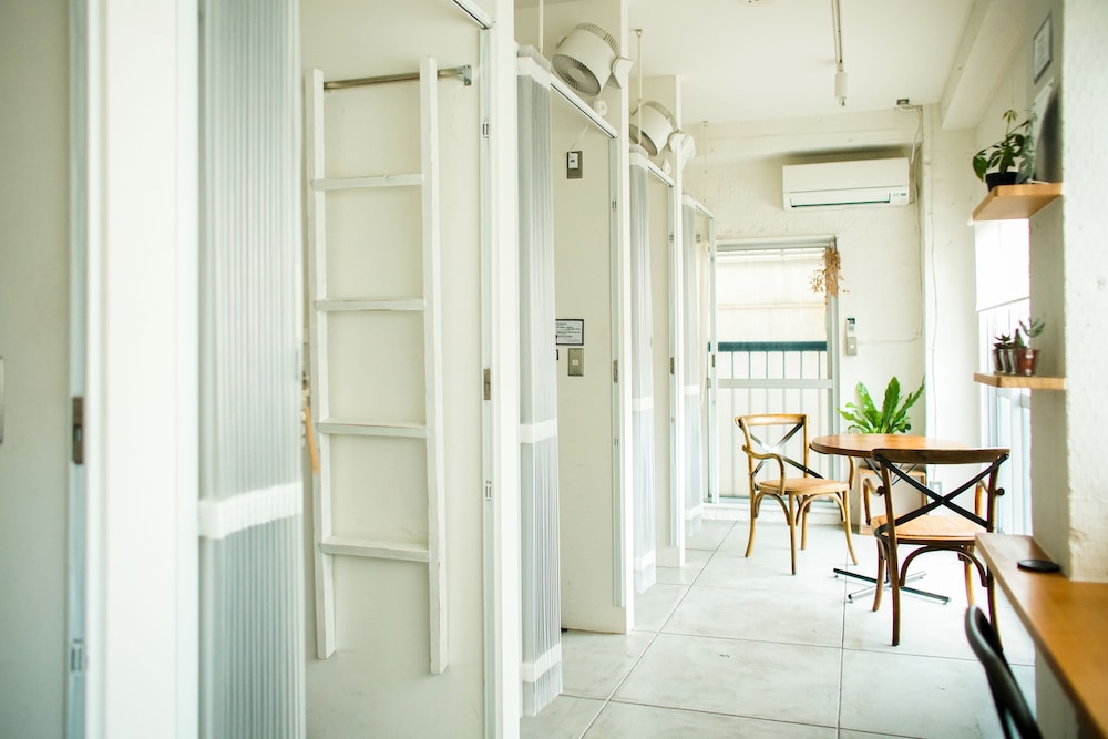 route cafe and petit hostel