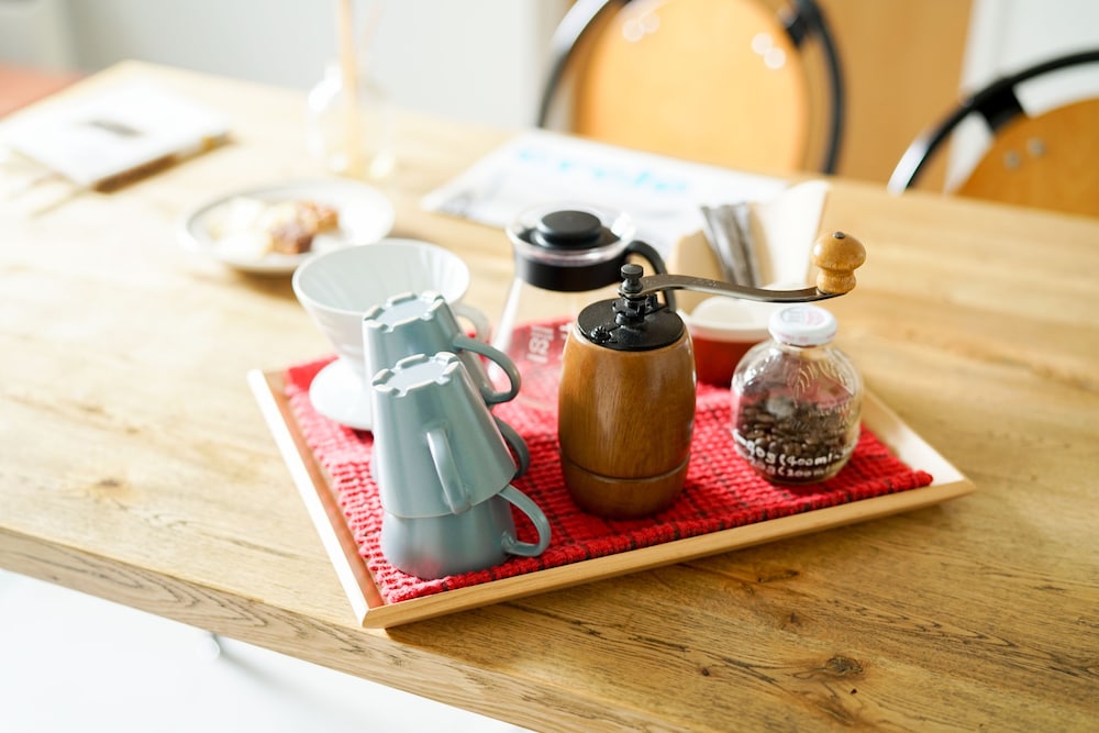 route cafe and petit hostel