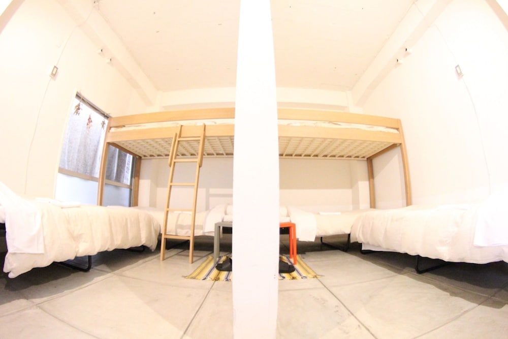 route cafe and petit hostel