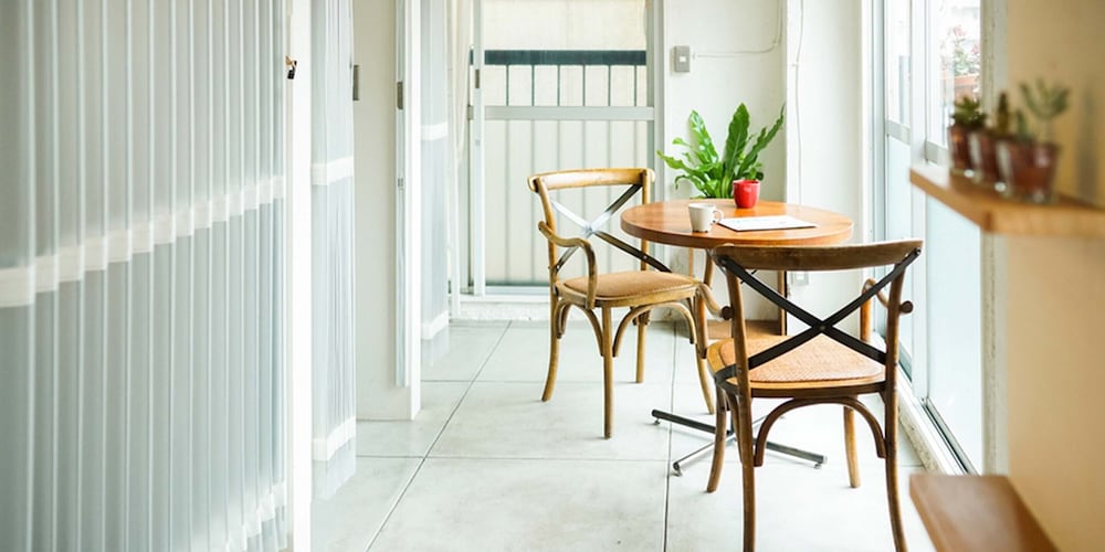 route cafe and petit hostel