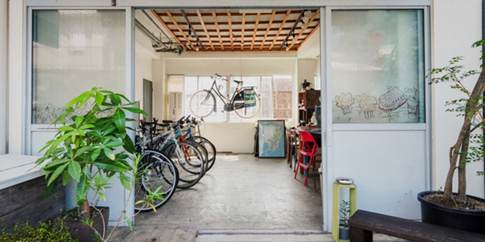 route cafe and petit hostel