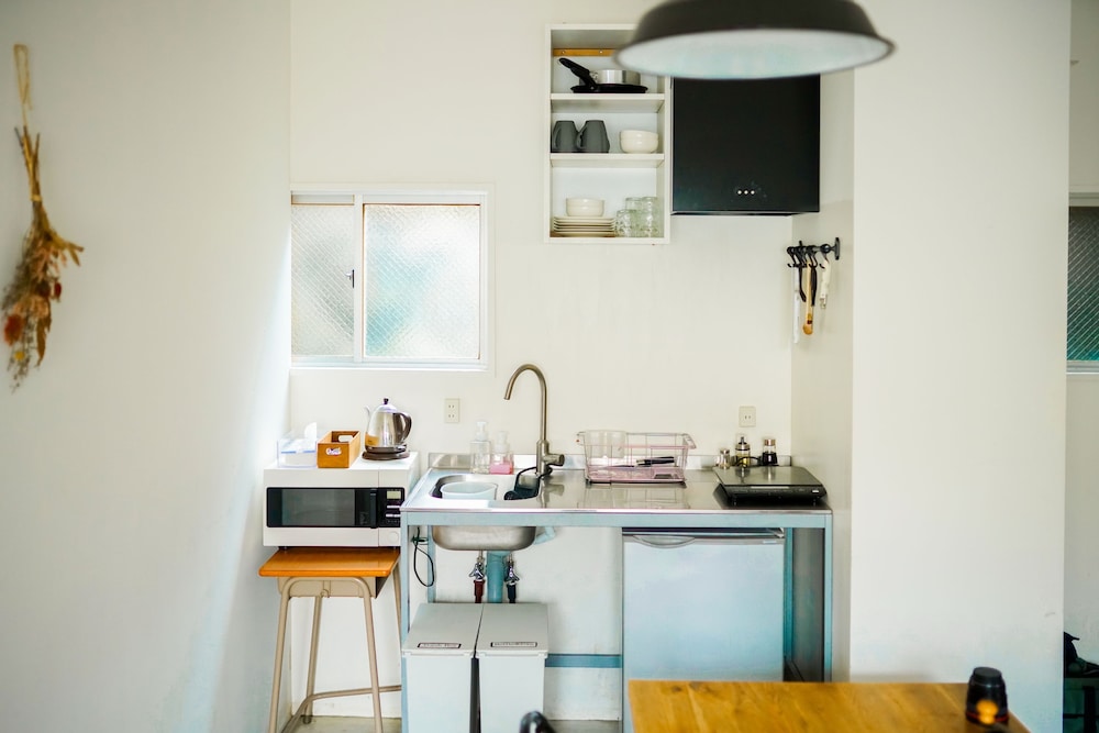 route cafe and petit hostel