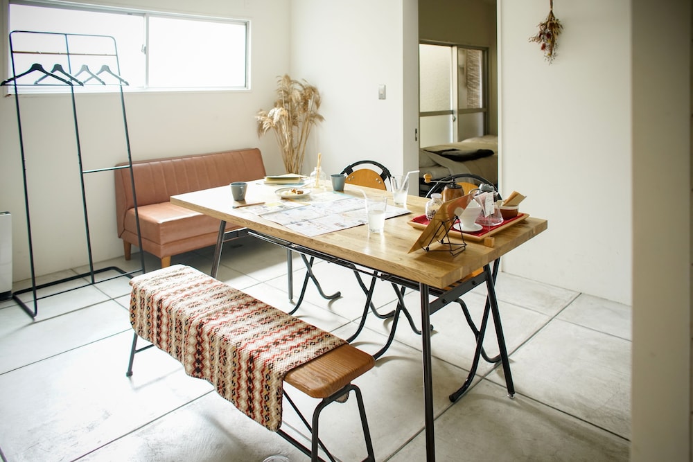 route cafe and petit hostel