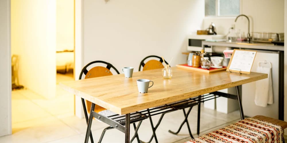 route cafe and petit hostel