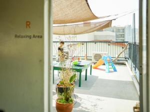 route cafe and petit hostel