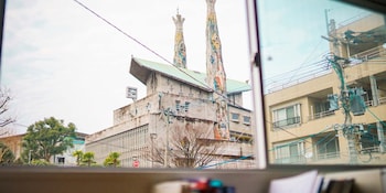 route cafe and petit hostel