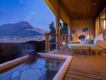 yufuin luxury villa zakuro